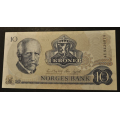 10 kr. 1977 A E * Kv. 0 * Katv. 80 ** - Bilder er sedellen du fr. Antydning /ubetydelig vik i et hjrne. Pen usirulert.  Vurder ogs fra bilder. / Tore Rimstad: kr.  25,-