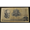 10 kr. 1979 B C * Kv. 01+ * Katv. kr. 60 ** - Bider er sedellen du fr. Pen usirkulert. Midtbrett. Vurder ogs fra bilder. / Tore Rimstad: kr.  20,-