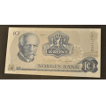 10 kr. 1981 BG  * Kv. 0 ** Katv. kr. 90 ** - Bilder er sedellen du fr.
Usirkulert kv. 0.
Vurder og by fra bilder.
IKKE SALR. / Tore Rimstad: NOK  45,-