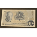 10 kr. 1981 B  S  * Kv. 0- ** Katv. kr. 81 ** - Bilder er sedellen du fr. Pen usirkulert kv. 0-. Vurder fra bilder. IKKE SALR. / Tore Rimstad: NOK  35,-