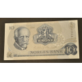 10 kr. 1981 BT   * Kv. 0 * Katv. kr. 90 ** - Bilder er sedellen du fr. Pen usirkulert kv. 0. Vurder fra bilder. IKKE SALR. / Tore Rimstad: NOK  45,-