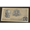 10 kr. 1981 B Y   * Kv. 0. Katv. kr. 90 ** - Bilder er sedellen du fr. Pen usirkulert kv. 0. Vurder fra bilder. IKKE SALR. / Tore Rimstad: NOK  45,-