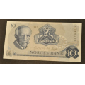 10 kr. 1981 B O* Kv. 0/01 ** Katv. kr. 75 - Bilder er sedellen du fr. Pen usirkulert kv. 0/01. Vurder fra bilder. IKKE SALR. / Tore Rimstad: NOK  35,-