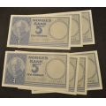 5 kr. 1955 Litra A  Kv. 0- Katv. kr. 810,- ** - Bilder er sedlene. Pene usirkulerte sedler. Kv. 0- ** Pris KJP N er en (1) sedell. Ved kjp av flere er de i nr. rekkeflge. Du velger antall. IKKE SALR. / Tore Rimstad: NOK  450,-