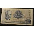 10 kr. 1983  C A * Kv. 01 * Katv. kr. 55 ** - Bilder er sedellen du fr. Pen usirkulert. Svak midtbrett.Vurder ogs fra bilder. / Tore Rimstad: kr.  20,-