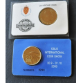 20 kr. 2000. Millenium. Kv.. 0*katv. kr.120 *OICSh - Bilder er likt med auksjon. Utgitt av Norges Mynthandlerforening. Oslo International Coin Show. Preget ved Den Kongelige Mynt, Kongsberg.Nummerrerte sett. Nr. p settene vil variere. Kjp N pris er et (1) sett.IKKE SALR. / Tore Rimstad: NOK  50,-