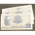 10 kr. 1977 AX * Kv. 0/01. Nr rekkeflge - Bilder er sedlene.  Pene usirkulerte. Pris KJP N er en (1) sedell. Du velger antall. IKKE SALR. / Tore Rimstad: NOK  30,-