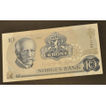10 kr. 1981 BM  * Kv. 0 ** Katv. kr. 90 ** - Bilder er sedellen du fr. Pen usirkulert kv. 0. Vurder fra bilder. IKKE SALR. / Tore Rimstad: kr.  45,-