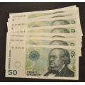 50 kr. 1998 * Kv. 0 * Nr. rekkef. *Kat.verdi kr.150 * - Bilder er sedlene. Pris KJP N er 1 (en) sedell. Ved kjp av flere er de i nr. rekkeflge.Du velger antall. IKKE SALR. / Tore Rimstad: kr.  90,-