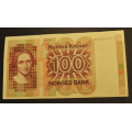 100 kr. 1977 Q C.  Erst. Sort rst. kV. 01*kaV. 1160 - Bilder er sedellen du fr.Vurder ogs fra bilder. Mener det er sort rstall.Tar et lite forbehold om det er brunt eller sort rstall. / Tore Rimstad: kr.  245,-