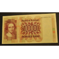 100 kr. 1977 Q L*Erst. kv. 1+Sort rst. Katv. kr.790* - Bilder er sedellen du fr.Vurder ogs fra bilder. Mener det er sort rstall.Tar et lite forbehold om det er brunt eller sort rstall. / Tore Rimstad: kr.  105,-