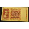 100 kr.1977 Q M*Erst. kv. 01*Sort rst.Katv. kr.1160 - Bilder er sedellen du fr.Vurder ogs fra bilder. Mener det er sort rstall.Tar et lite forbehold om det er brunt eller sort rstall. / Tore Rimstad: kr.  123,-
