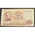 100 kr. 1972 U * Kv. 0/01 * Katv. kr. 1760 * Sjelden - Bilder er sedellen du fr. Usirkulert pen. Vurder ogs fra bilder. Meget lavt opplag p denne. Ingen bretter, men litt blgete papir. IKKE SALR. / Tore Rimstad: kr.  900,-