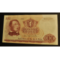 100 kr. 1964 B  * Kv. 01 ** Katv. kr. 790 ** - Bilder er sedellen du fr. Pen. Er vel muligens kv. 0/01. Vurder ogs fra bilder. / Tore Rimstad: kr.  158,-
