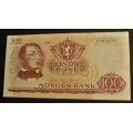 100 kr. 1965 E  * Kv. 0/01 ** Katv. kr. 770 ** - Bilder er sedellen du fr. Vurder ogs fra bilder. / Tore Rimstad: kr.  158,-