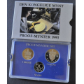 PROOFSETT 1993 * KATV. KR. 325 ** - Bilder er likt med auksjon. Her med 5 kr. - 1 kr. 50 �re 1993 i proof kv.Feilfrie sett. Pris KJ�P N� ER ETT (1) sett. Du velger antall.  
IKKE SAL�R. / Tore Rimstad: kr.  90,-