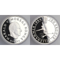 -8- S�lvpar nr. 6, 100- & 50 kr. 1993, proof - 1,5 unser s�lv. Lillehammer OL 1994, Kunstl�per og Massem�nstring. I original eskje (liten vannskade) uten omslag og med ekthetssertifikat. / Numisma Mynthandel A/S: kr.  664,-