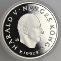 -39- Norge 100 kr 1992, kv. Proof - Illustrasjonsbilder. Ishockeyspillere. I kapsel. / Numisma Mynthandel A/S: NOK  1,-