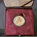50 kr. Frigj�rings mynten 1995 S�lv. Kv. Proof - Bilder er auksjon. Vekt. 16,85 gr, rent s�lv 15,55 gr. Med sertifikat. / Tore Rimstad: NOK  111,-