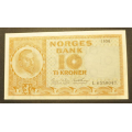10 kr.1958 L * Kv. 0- * Katv. kr. 570 ** - Bilder er sedellen du f�r. Nesten usynlig �rliten rift (2 mm) �vre marg venstre. Dette er en av to sedler i nr. (bilde 3) rekkef�lge. Den andre legges ogs� ut og er i kv. 0. Vurder fra bilder. IKKE SAL�R. / Tore Rimstad: kr.  190,-