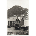 Djupvasshytta Hotel.  Fem biler ved hotellet. Ubr. Kval 1-2. / Knut J. Myrvang: NOK  40,-