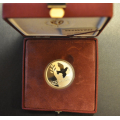 50 kr. 1995 * Frigj�. Proof. I org. eske m/sertifikat - Bilder er likt med mynten/settet du f�r. I original eske med sertifikat. 1/2 oz s�lv.  Pris KJ�P N� er ett sett. Du velger antall.IKKE SAL�R.Spesifikasjoner

P�lydende:
    50 kroner 
Diameter:
    32 mm 
Metall:
    92,5 % s�lv 
Kvalitet:
    Proof 
Vekt:
    16,85 gram 
Opplag:
    50.000 
Utgiver:
    Norges Bank 
Utgivelses�r:
    1995 
Advers:
    Den Norsk L�ve 
Revers:
    Fri due / Tore Rimstad: kr.  225,-