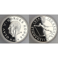 -24- S�lvpar, Lillehammer OL 1994, nr. 1, kv. proof - 50 kroner 1991, Familie p� tur og 100 kroner 1991, Langrennsl�per. Kommer i original forpakning m/sertifikater. Uten omslag.
1,5 unser rent s�lv. Illustrasjonsbilder. / Numisma Mynthandel A/S: kr.  1,-