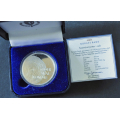 100 kr. 1000 �rs mynten 1999. Kv. Proof - Bilder er mynten/settet du f�r. I org. eske med sertifikat. Vurder ogs� fra bilder. Vekt 33,8 gr.92,5 % rent s�lv.  39 mm i diameter / Tore Rimstad: kr.  306,-