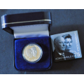 200 kr. 2012 Kongeparet. Kv. Proof - Bilder er settet du f�r. I org. eske med sertifikat. 16,85 gr. 925/1000 rent s�lv. 32 mm i diameter. Meget god �rgang dette. H�y kat. verdi. / Tore Rimstad: kr.  1,-
