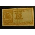 10 kr. 1969 S. Gr�nt �rstall og nr. Meget sjelden - Bilder er seddelen. Tidligere Stavanger og Rogaland Myntklubb som kv. 1-.Finner at bare 2 til 3 sedler er solgt av disse. (tar forbehold). Karl S�thre skriver at sedelltrykkeriet mener det ikke kom fra dem men at han(Skanfil) har sett flere eksemplarer av dette. Er solgt for kr. 3500 + sal�r. / Tore Rimstad: NOK  636,-