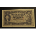 10 kr. 1933 S * Kv. 1+/01 * Katv. kr. 2275 ** - Bilder er seddelen du f�r. Tidligere Oslo Myntgalleri som kv. 1+/01. Vurder ogs� fra bilder. / Tore Rimstad: NOK  327,-