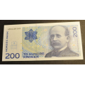 200 kr. 1998  * Kv. 0. Katv. kr. 500 - Bilder er sedellen du f�r. Vurder ogs� fra bilder. Ikke Sal�r.Pen usirkulert i kv.0 UNC. / Tore Rimstad: NOK  300,-