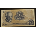10 kr. 1972 QV * kv. 0 til 0/01 Katv. kr. 2000 ** - Bilder er seddelen du f�r. Pen usirkulert. Vurder ogs� fra bilder. Meget sjelden i denne kvalitet. / Tore Rimstad: kr.  234,-