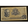 10 kr. 1972 QZ  Erst. Kv. 01 * Katv. kr.1160 * - Bilder er seddelen du f�r. Vurder ogs� fra bilder. / Tore Rimstad: kr.  130,-