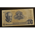 10 kr. 1973 QP  . Erst. Kv.1+  * Katv. kr. 340 ** - Bilder er  seddelen du f�r. Vurder ogs� fra bilder. / Tore Rimstad: kr.  10,-