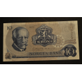 10 kr. 1973 QV  . Erst. Kv. 0/01  * Katv. kr. 500 ** - Bilder er  seddelen du f�r. Pen usirkulert. Vurder ogs� fra bilder. / Tore Rimstad: kr.  10,-