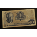 10 kr. 1975 QP  Erst. Kv. 0/01 * Katv. kr.1050 * - Bilder er  seddelen du f�r. Pen usirkulert. Vurder ogs� fra bilder. / Tore Rimstad: kr.  10,-
