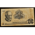 10 kr. 1977 QJ  Erst. Kv. 1 * Katv. kr. 120 - Bilder er  seddelen du f�r. Noe ujevn farge - sm� fl. Vurder ogs� fra bilder. / Tore Rimstad: kr.  10,-