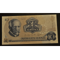 10 kr. 1979 H L  Erst. Kv. 01 - 0/01 * Katv. kr.280 * - Bilder er seddelen du f�r. Pen usirkulert. Vurder ogs� fra bilder. / Tore Rimstad: NOK  10,-