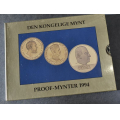 Proofsett  1994  * Katv. kr. 275  ** - Bilder er av settene. Pene sett uten riss i plast mm. Ta ikke hensyn til at plastkassetten speiler bakgrunn n�r bilde ble tatt. De fungerer jo som speil. Ikke Sal�r.Kj�p N� pris er pr. sett.Du velger antall / Tore Rimstad: kr.  70,-