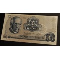 10 kr. 1981 B N  * Kv. 0/0- * Katalogv. kr. 80 * - Bilder er sedellen du f�r.Pen usirkulert. Vurder fra bilder. IKKE SAL�R. / Tore Rimstad: kr.  35,-