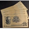 10 kr. 1982 C i  * Kv. 0- * Nr.rekkef.*Katv. kr.72 ** - Bilder er sedlene. Pene usirkulerte sedler. Vurder ogs� fra bilder. Pris Kj�p N� er en(1) sedell. Ved kj�p av flere er de i nr. rekkef�lge. IKKE SAL�R. / Tore Rimstad: kr.  35,-