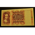100 kr. 1977 HL * Kv. 0/01 * Katv. kr. 1070 - Bilder er seddelen du f�r. Litt b�lgete papir. Vurder fra bilder. Katalogverdi satt ut fra brunt �rstall. Tar et lite forbehold, men mener det er brunt �rstall. / Tore Rimstad: kr.  100,-
