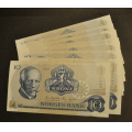 10 kr. 1982 B � * Kv. 0 *Nr. rekkef. Katv. kr. 120 * - Bilder er sedlene. Pene i kv. 0. PRIS KJ�P N� er 1 (en) seddel. Ved kj�p av flere er de i nr. rekkef�lge. Du velger antall. IKKE SAL�R. / Tore Rimstad: kr.  70,-